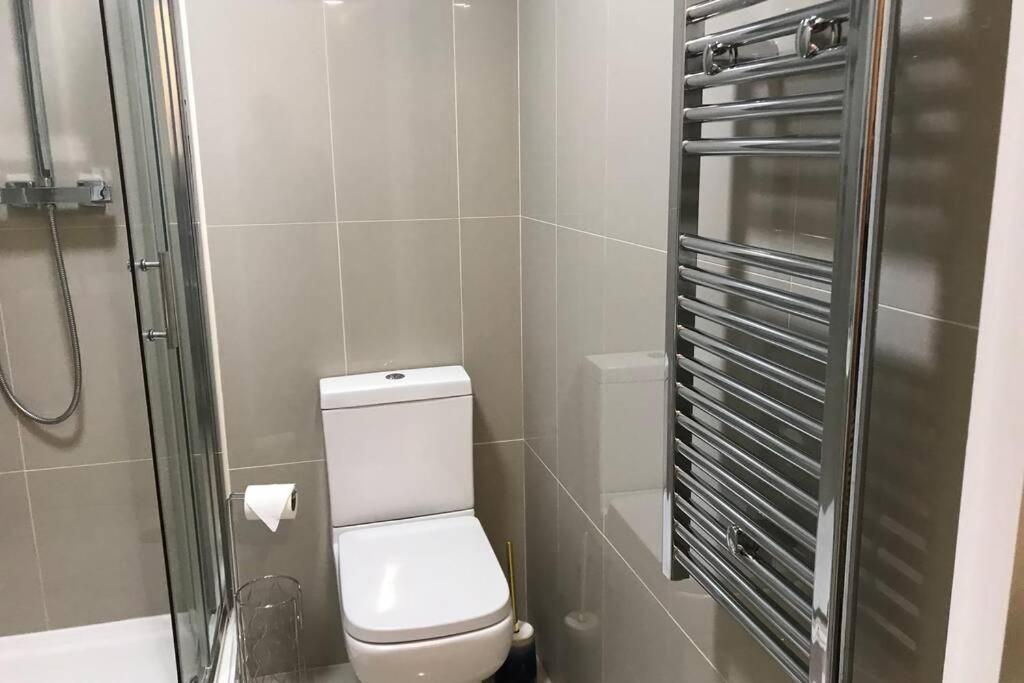 Marie'S Serviced Apartments- 2 Bedroom City Stay Bedford Exterior photo