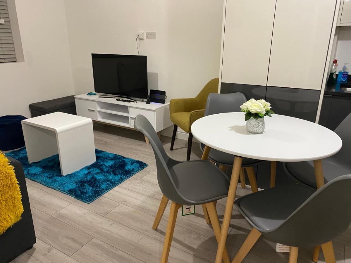 Marie'S Serviced Apartments- 2 Bedroom City Stay Bedford Exterior photo
